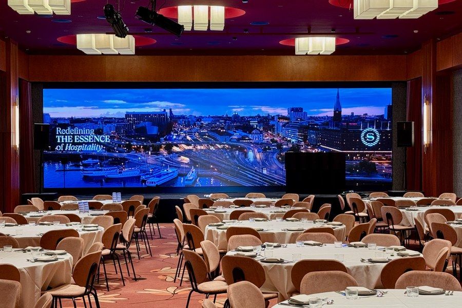 Sheraton Stockholms Ballroom med LED-skärm — evenemangsljud med BASSBOSS-högtalare av Mood Nordic