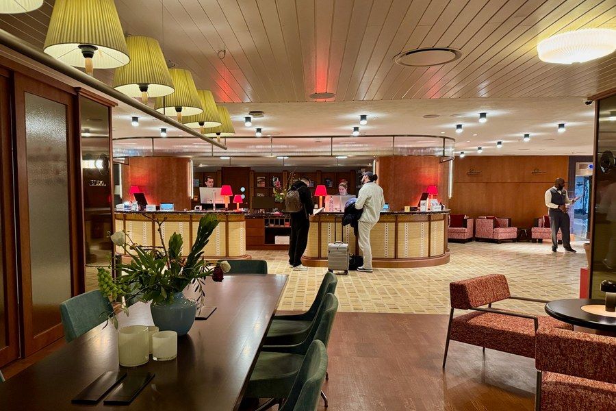 Entrélobbyn och receptionen på Sheraton Stockholm — sensorisk ambiance av Mood Nordic