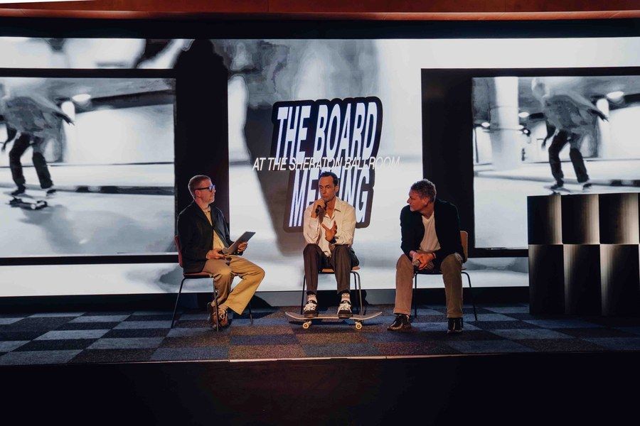 Panelsamtal på scen under evenemanget The Board Meeting, Sheraton Stockholm Ballroom