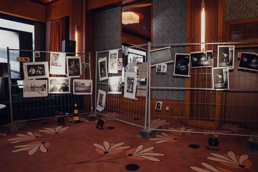 Fotoutställning av Jens Andersson med bilder från Stockholms skatescen på 1990-talet, Sheraton Stockholm