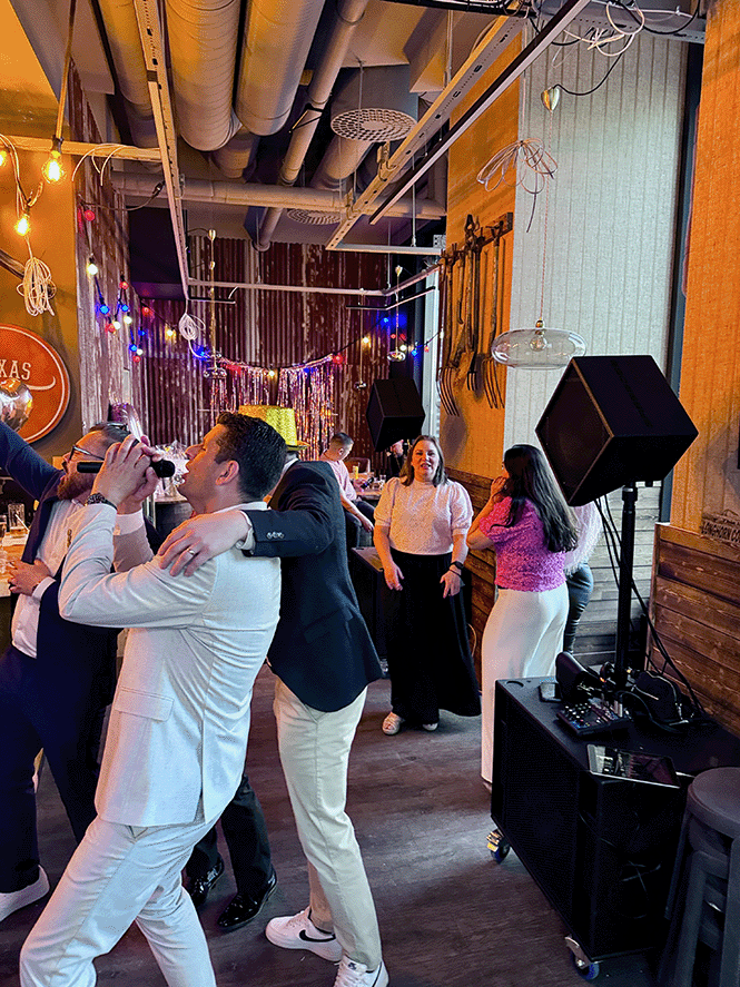 Karaoke-fest med hyrt PA och BASSBOSS-högtalare i Stockholm