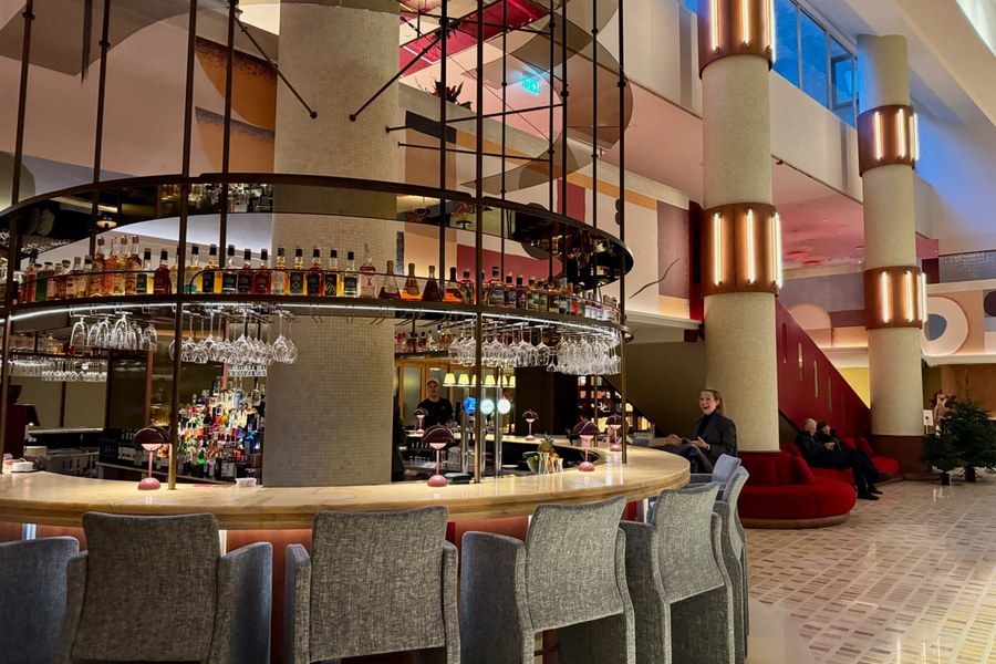 Den runda baren i lobbyn på Sheraton Stockholm Hotel